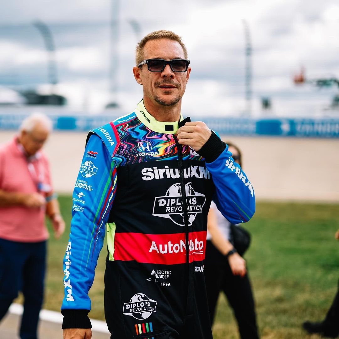 Customise your FIA suit online | 100% bespoke design